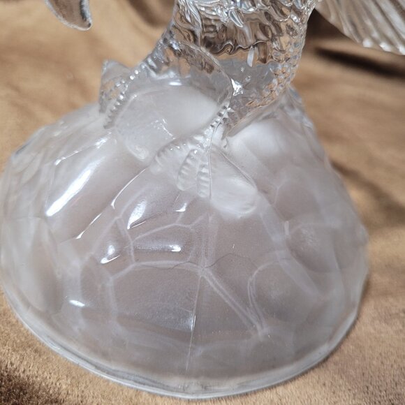 Eagle Art Glass Statue Figure on Frosted Rock Open Wings Patriotic Paperweight - Picture 7 of 11